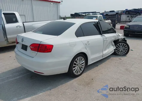 2013 Volkswagen Jetta 2.5L Sel z USA, uszkodzony, nr VIN 3VWLP7AJ2DM393752